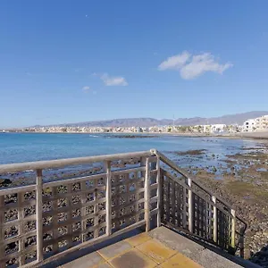 https://las-afortunadas-playa-arinaga-1a.in-canary-islands.com